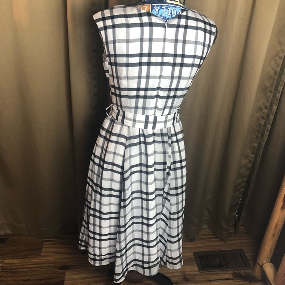 Rirandure Sleeveless Faux Wrap Dress - Picture 6 of 16